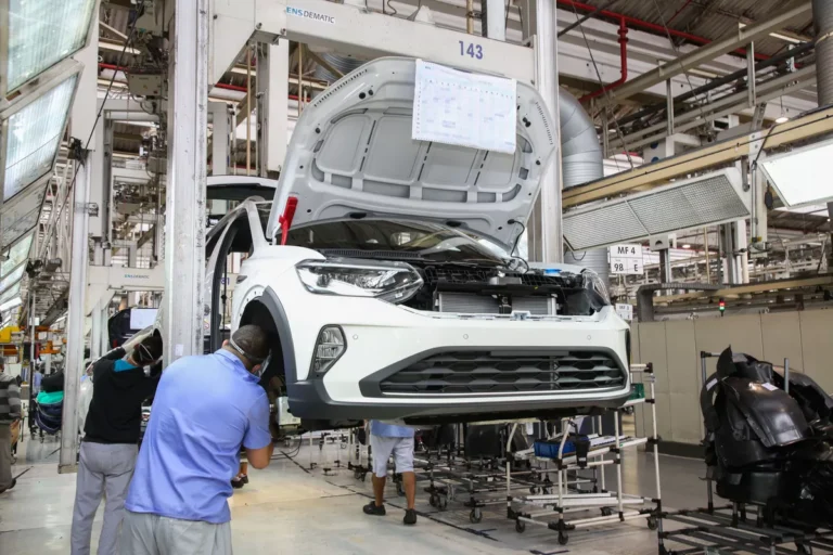 Veículos automotores lideram expansão na produção industrial de SC
