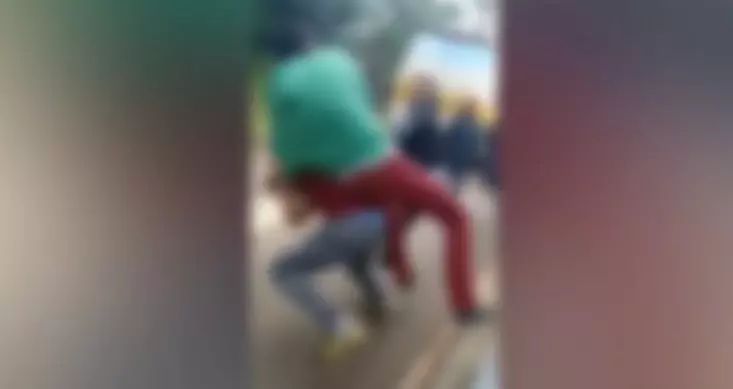 Garoto é brutalmente agredido com pauladas na saída de escola em Ponte Serrada