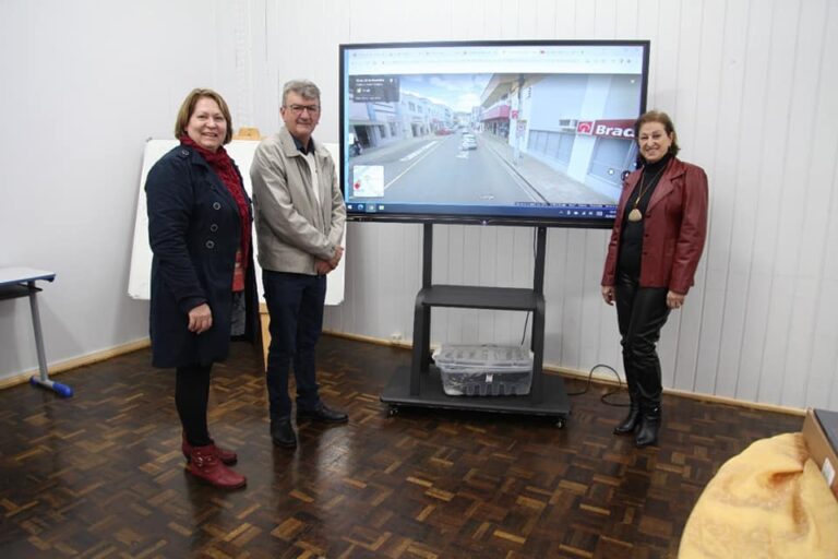 Administração compra 25 telas interativas para escolas da rede municipal de Capinzal