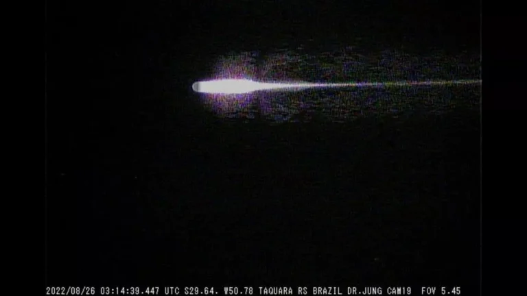 Observatório espacial registra passagem de meteoro na divisa entre SC e o RS