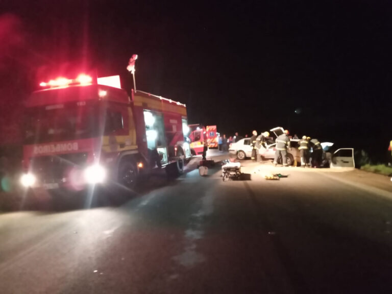 Acidente deixa dois mortos e mulher gravemente ferida na BR-470 em Campos Novos