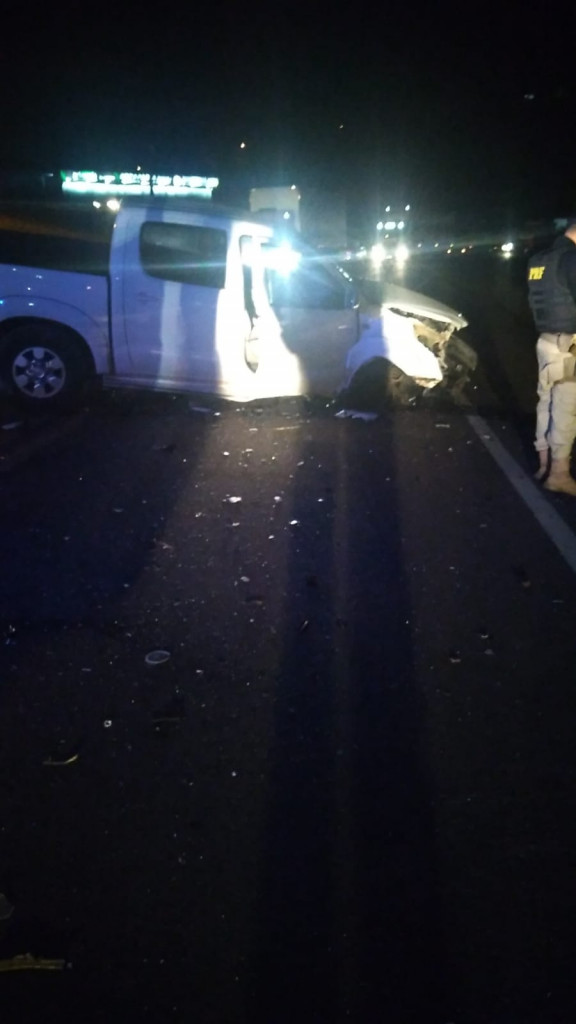Colisão entre carro e caminhonete com dois feridos na BR-153 em Concórdia