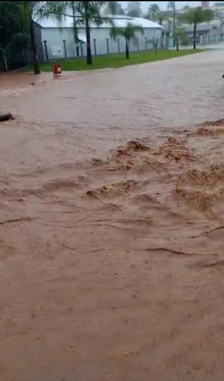 Chuvas volumosas em SC colocam Defesa Civil em alerta máximo