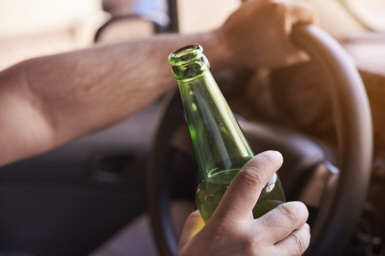Homem é condenado por dirigir embriagado, colidir veículo e abusar da outra motorista