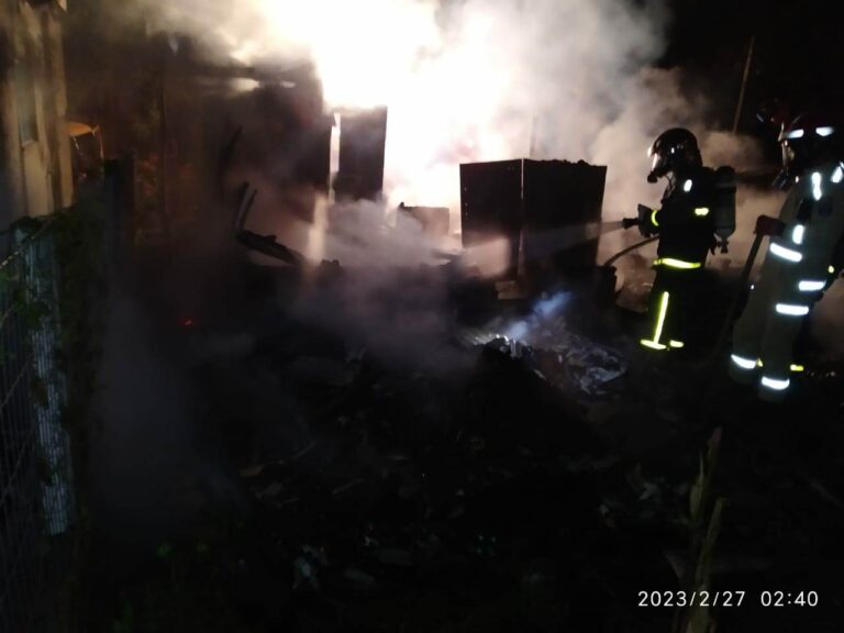 Bombeiros catarinenses encontram corpos de irmãos após incêndio no Paraná
