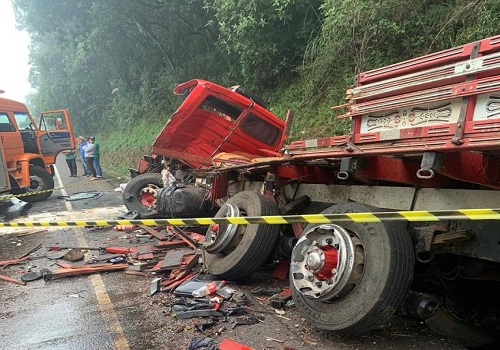 Motorista morre após colisão frontal de caminhões na BR-153 em General Carneiro