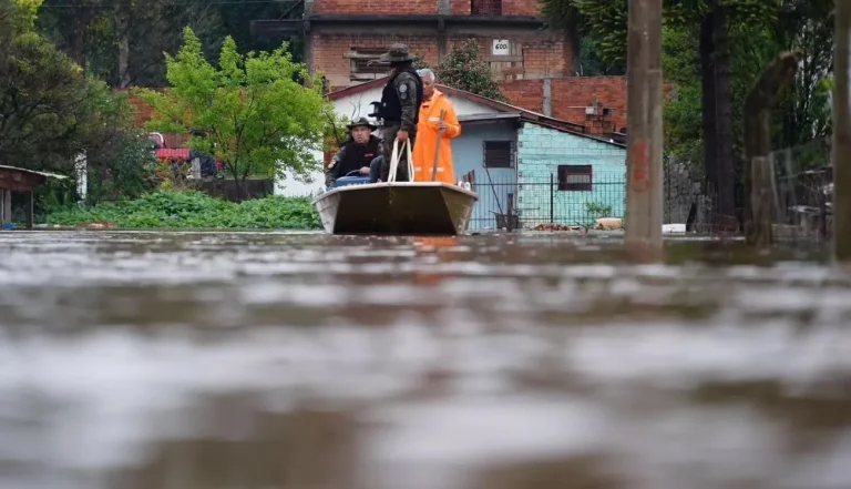 Novo episódio de chuva extrema trará inundações e mais enchentes ao RS