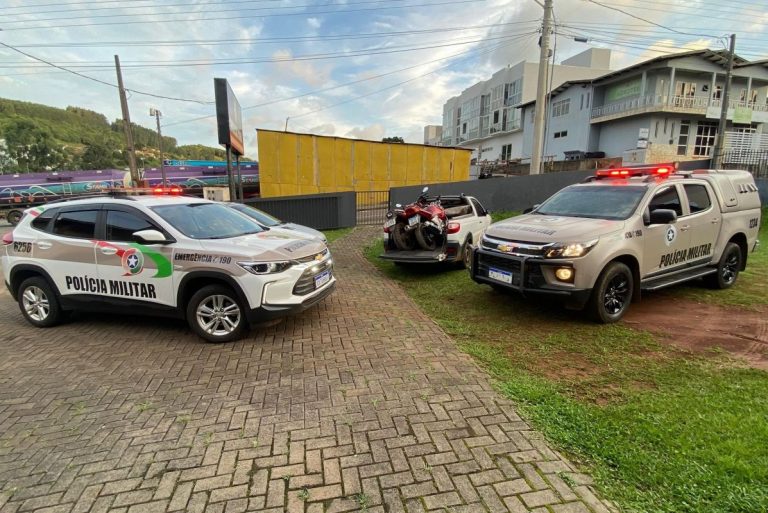 Duas motocicletas são recuperadas pela Polícia Militar, em Ponte Serrada