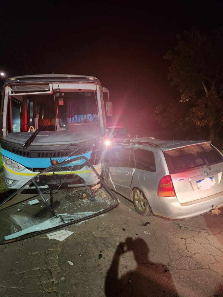 Colisão entre carro e ônibus deixa um morto em Capinzal