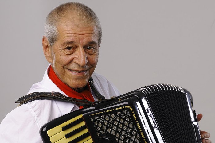 Morre Albino Manique, lenda da música tradicionalista, aos 80 anos