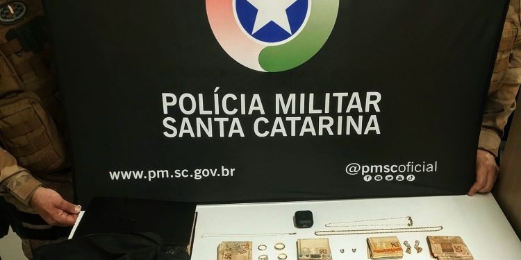 Polícia Militar recupera joias e mais de R$ 10 mil furtados em Piratuba