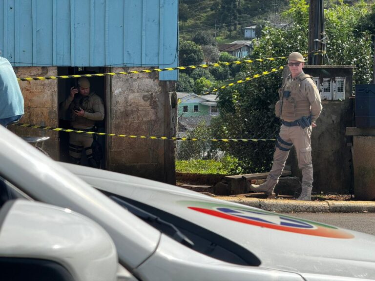 Jovem de 21 anos é encontrada morta dentro de casa em Ponte Serrada